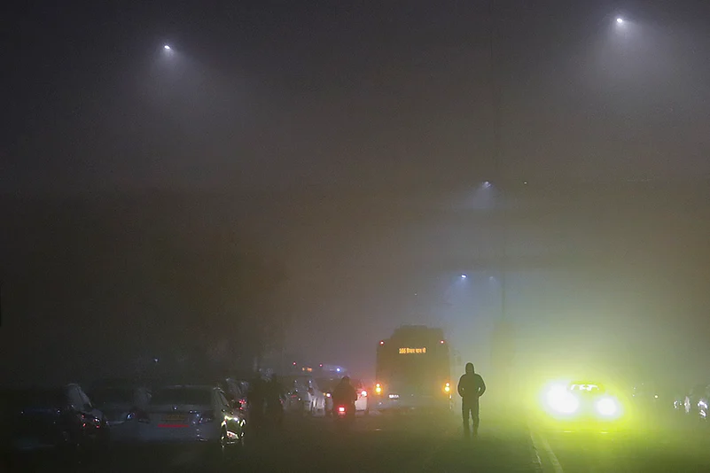 North India Weather Fog in Delhi photo: 5