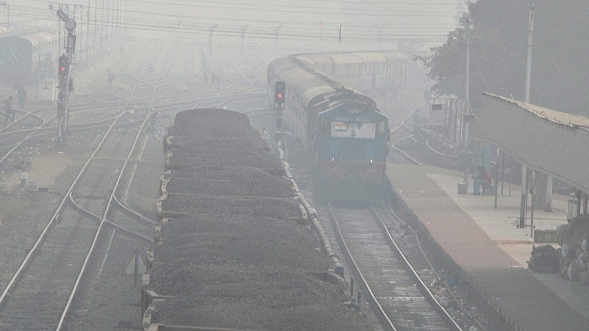 | Photo- Getty : IMD Alert: More Than 99 Flights, At Least 26 Trains Delayed As Dense Fog; Zero Visibility And More