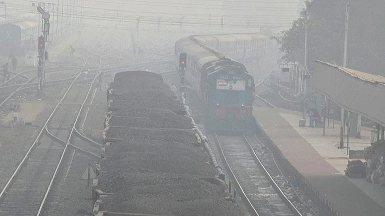 IMD Alert: More Than 60 Flights, Trains Delayed As Dense Fog; Zero Visibility And More - | Photo- Getty