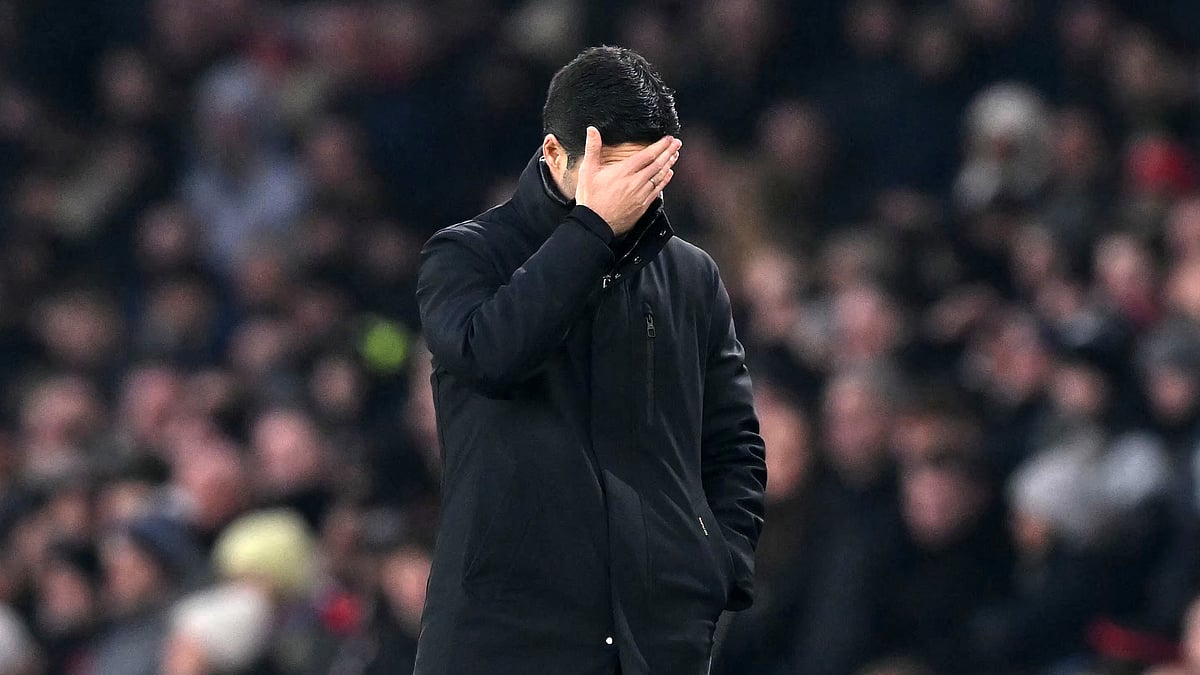 Arteta during Arsenal's defeat by Man Utd - null