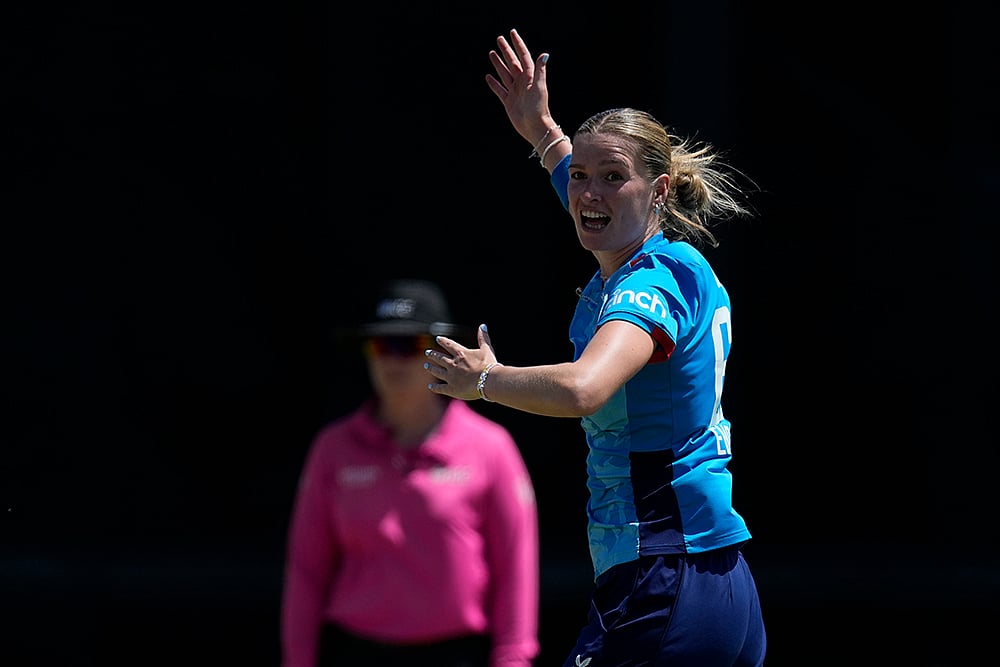 Womens Ashes 2025 AUS-W Vs ENG-W 1st ODI Cricket photo: Lauren Bell