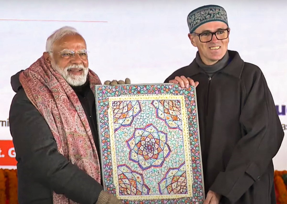 PM Modi and J&K CM Omar Abdullah  - PTI