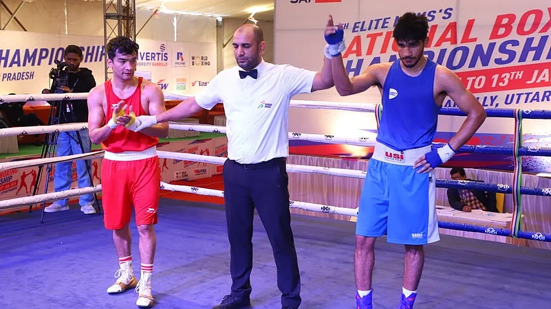 Abhinash Jamwal semi-final bout versus Shiva Thapa.