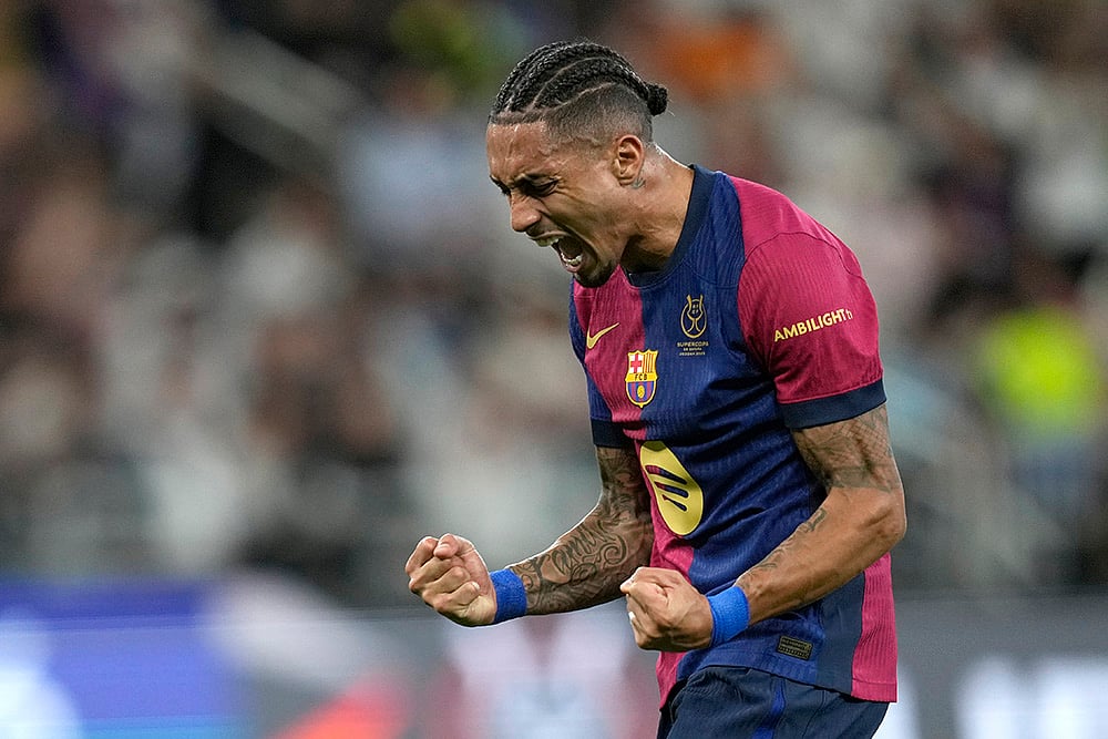 Saudi Spanish Super Cup 2025 Final match FC Barcelona vs Real Madrid football gallery_Raphinha 