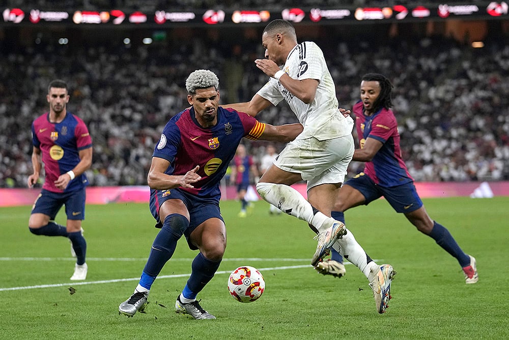 Saudi Spanish Super Cup 2025 Final match FC Barcelona vs Real Madrid football gallery_Kylian Mbappe