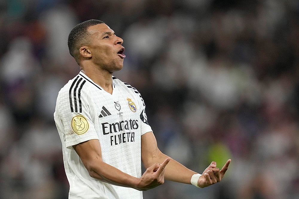 Saudi Spanish Super Cup 2025 Final match FC Barcelona vs Real Madrid football gallery_Kylian Mbappe