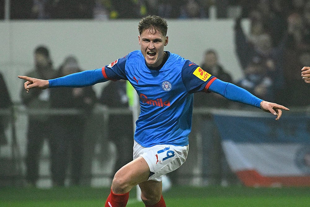 Bundesliga: Holstein Kiel Vs Borussia Dortmund