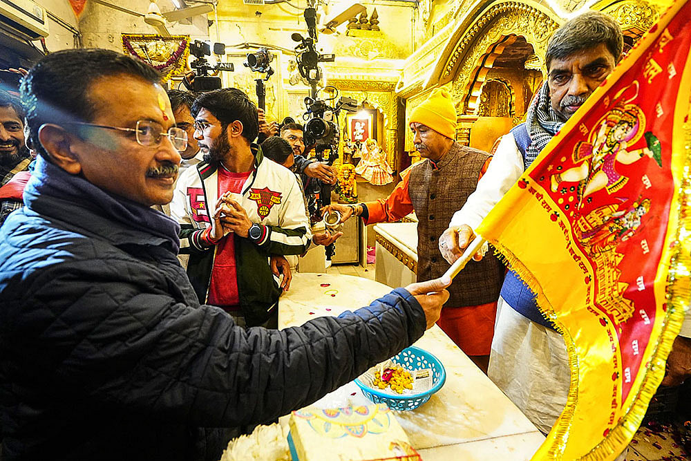 Arvind Kejriwal visits temple before filing nomination
