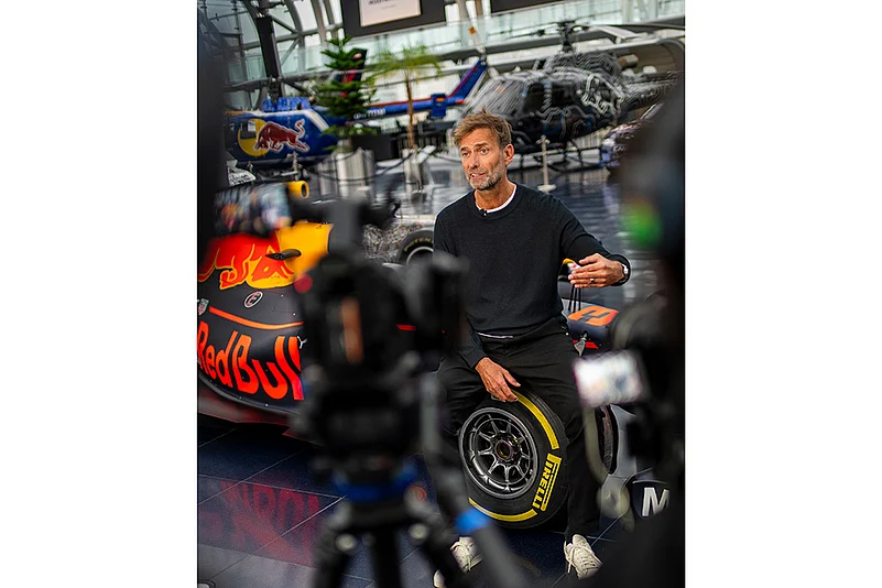 Jurgen Klopp Poses With Red Bull F1 cars in Salzburg