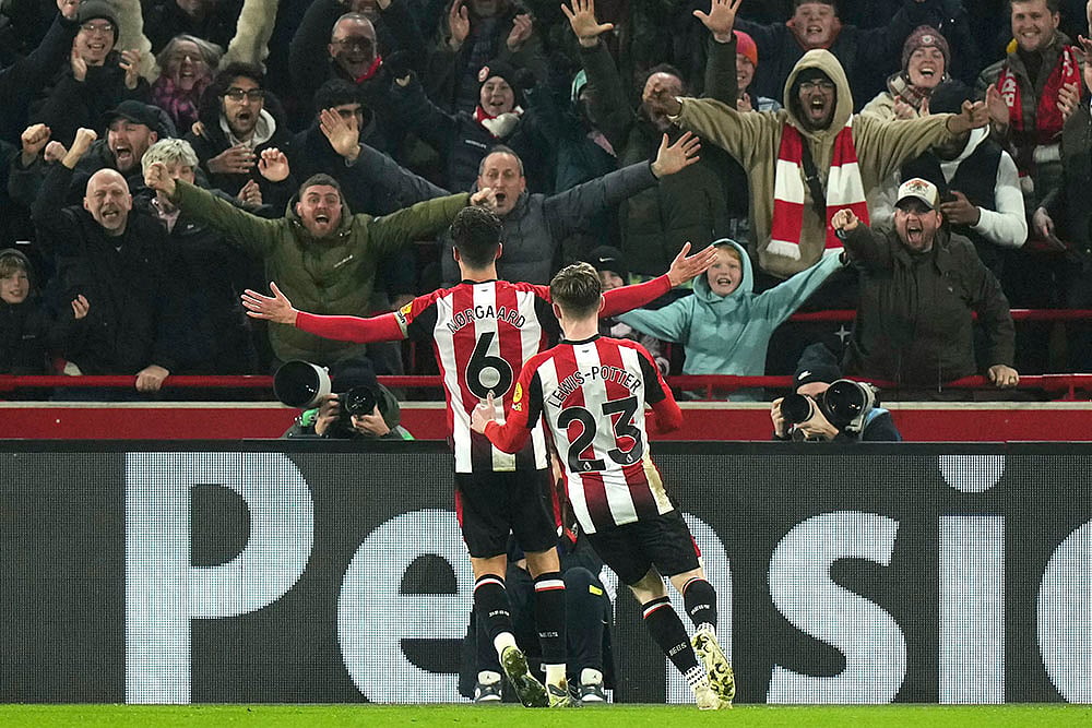 | Photo: AP/Alastair Grant : EPL 2024-25: Brentford's Christian Norgaard celebrates after scoring against Manchester City 