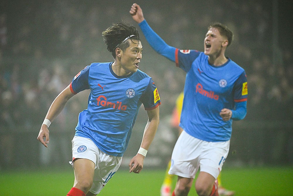 Bundesliga Soccer: Holstein Kiel Vs Borussia Dortmund