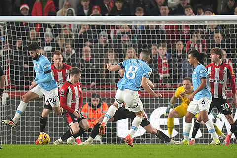 EPL 2024-25: Manchester City's Mateo Kovacic tries to score