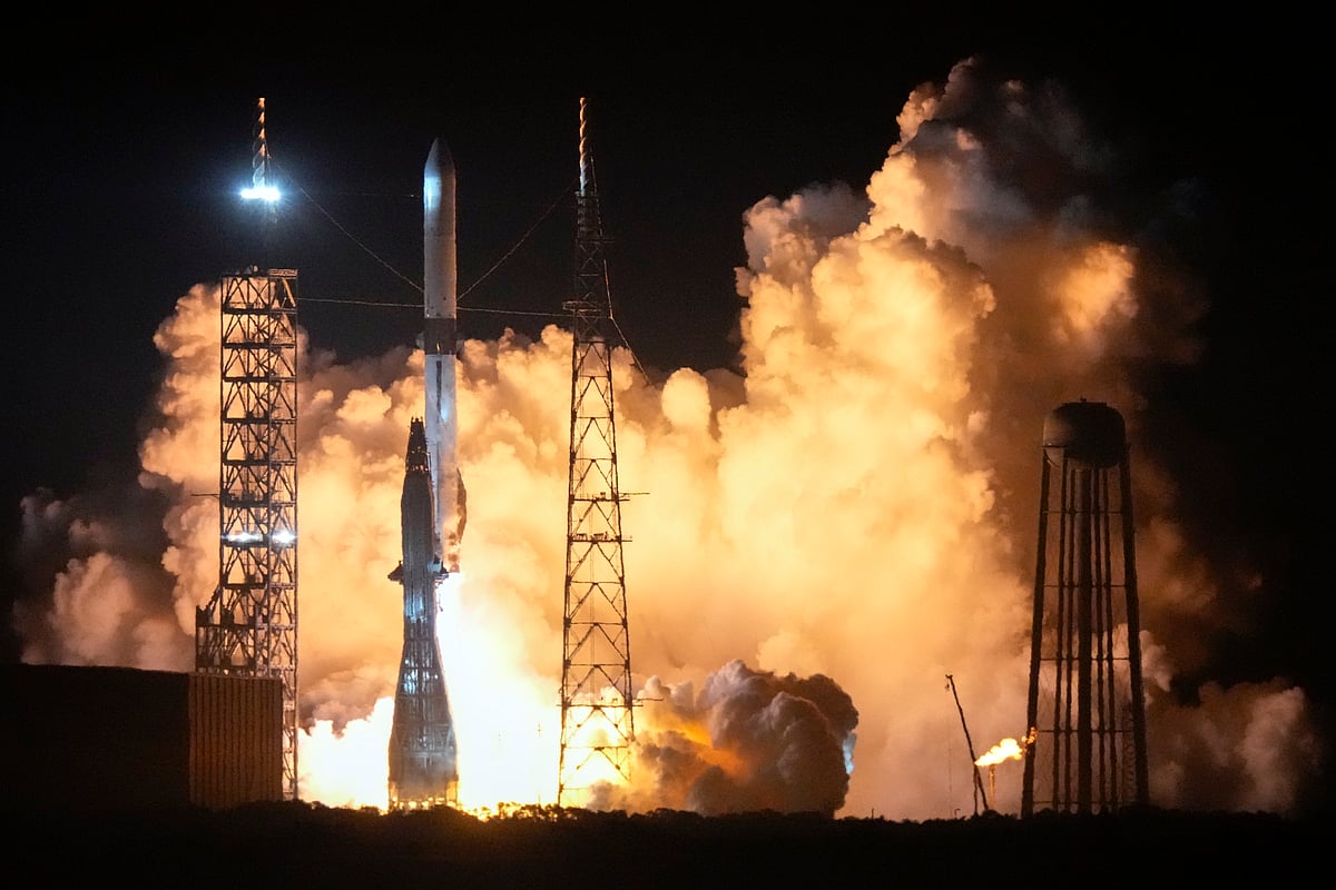 AP Photo/John Raoux : Blue Origin's New Glenn rocket lifts off from Launch Complex 36 at the Cape Canaveral Space Force Station, Thursday, Jan. 16, 2025, in Cape Canaveral, Fla. 