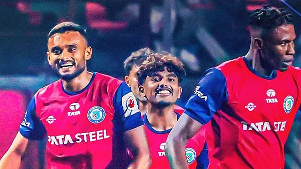 Jamshedpur FC players celebrate Stephen Ezes goal