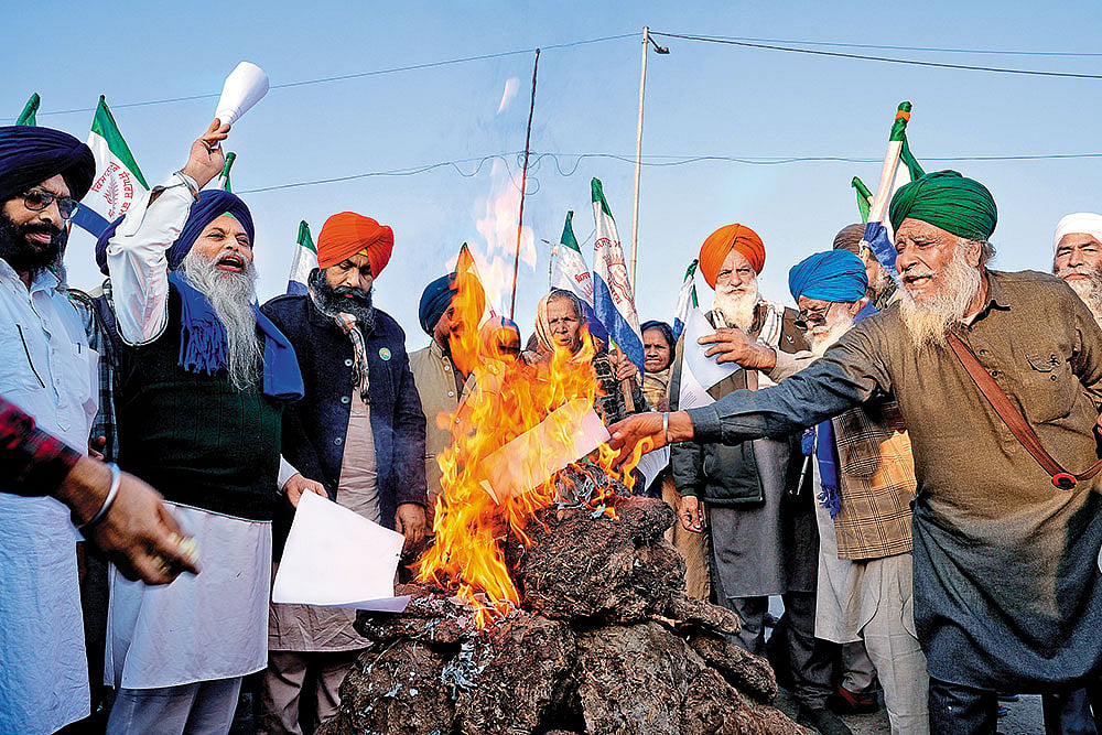 | Photo: Suresh K. Pandey : Burning Bright: Protesting farmers at Shambhu border burn copies of the new agricultural policy draft in the Lohri bonfire  