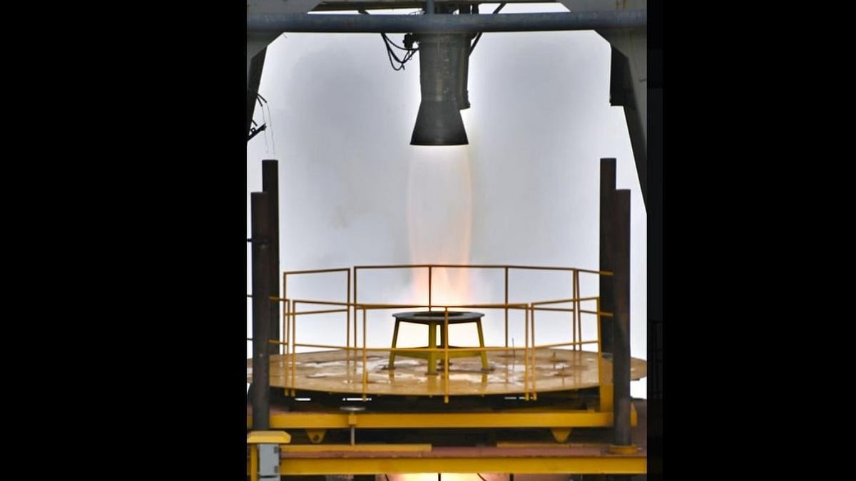 Vikas engine successfully underwent the first throttling demonstration hot test. The test demonstrated a targeted 67% thrust level throttling for a duration of 43 s. Throttlable liquid engines in launch vehicles facilitate booster stage recovery. - | Photo: X/@isro