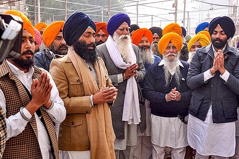 Amritpal Singh's father offers prayers at Golden Temple