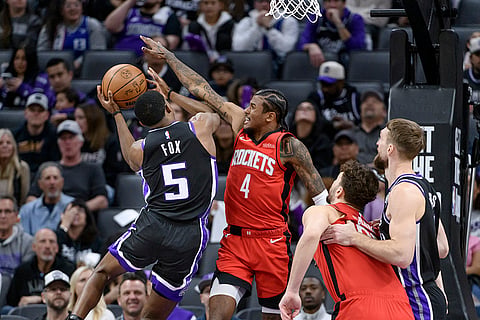 NBA 2024-25: Kings guard De'Aaron Fox (5) is guarded by Rockets guard Jalen Green