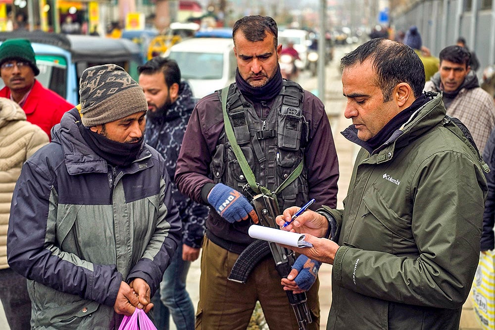 J&K Police anti-smoking drive