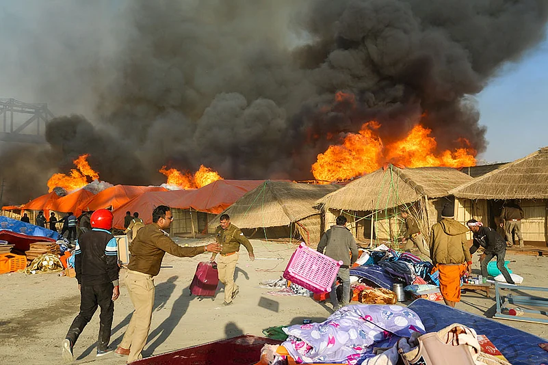 Fire Broke Out At Maha kumbh