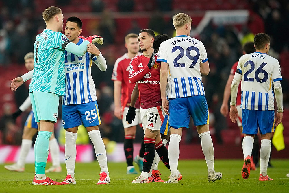 | Photo: AP/Dave Thompson : EPL 2024-25: Brighton's goalkeeper Bart Verbruggen and Matt O'Riley celebrate
