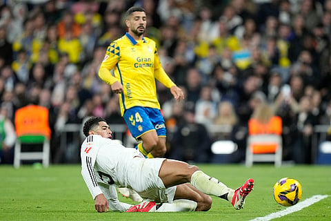 La Liga 2024-25: Jude Bellingham kicks a ball chased by Alex Suarez 