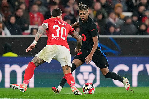 Champions League 2024–25: Lamine Yamal runs with the ball at Nicolas Otamendi