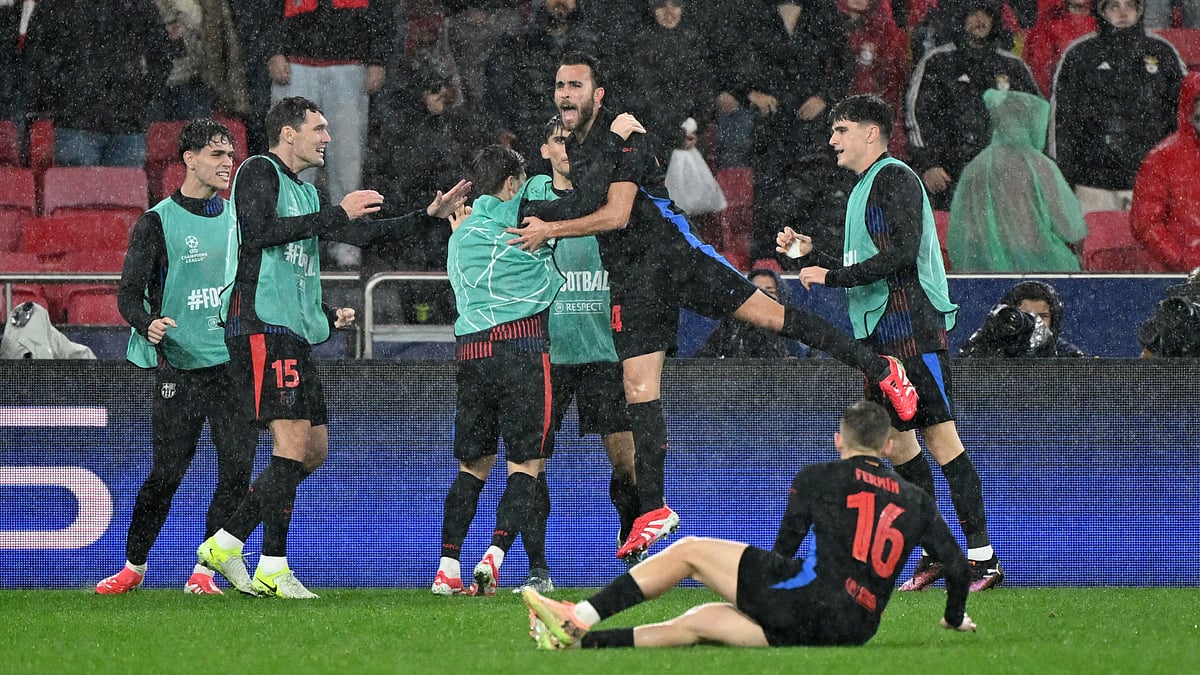 Barcelona celebrate their dramatic win over Benfica