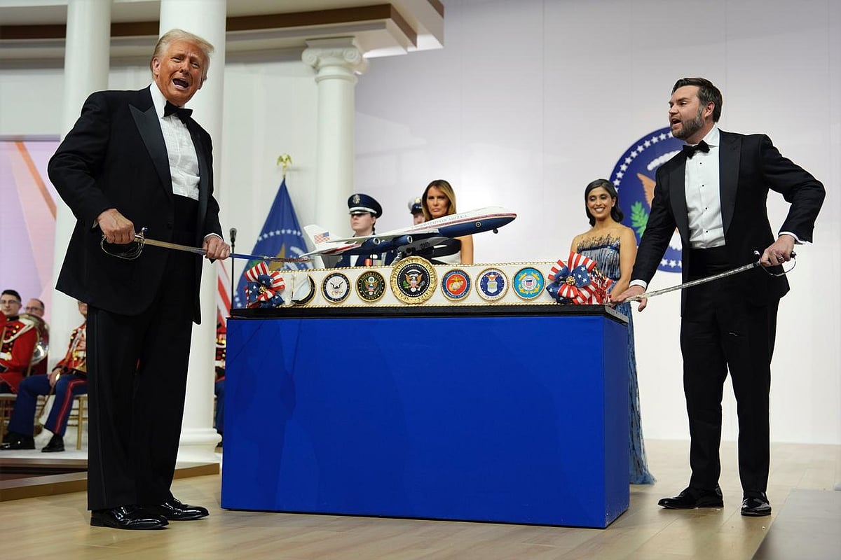 Trump, Vance cut the cake at their inaugral ball with military swords