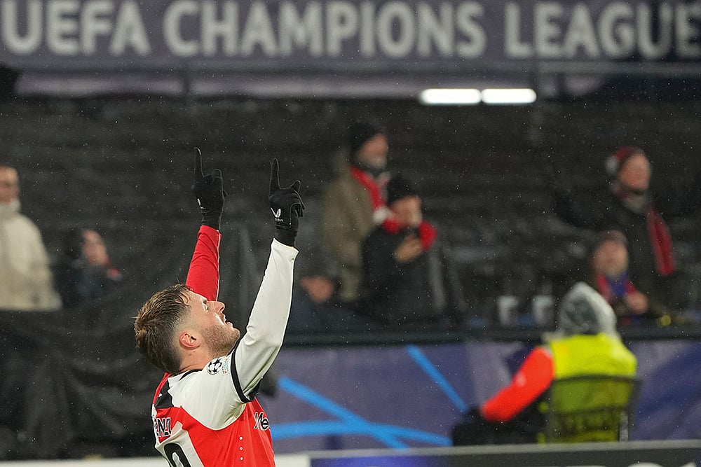 UEFA Champions League Football - Feyenoord vs Bayern Munich_Santiago Gimenez 