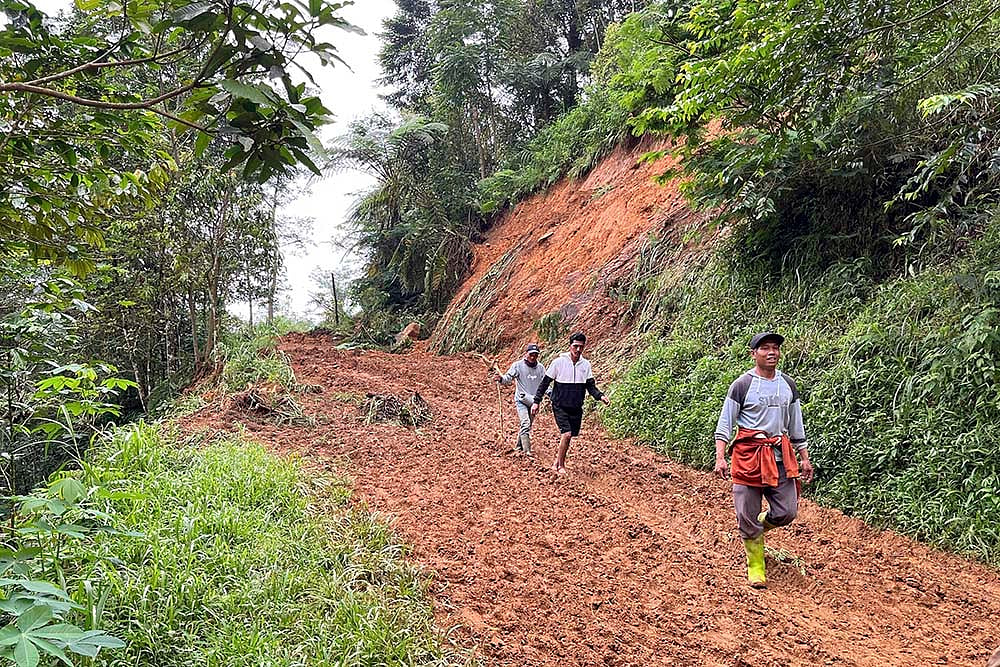 Indonesia Flash Floods & landslide Photos_10