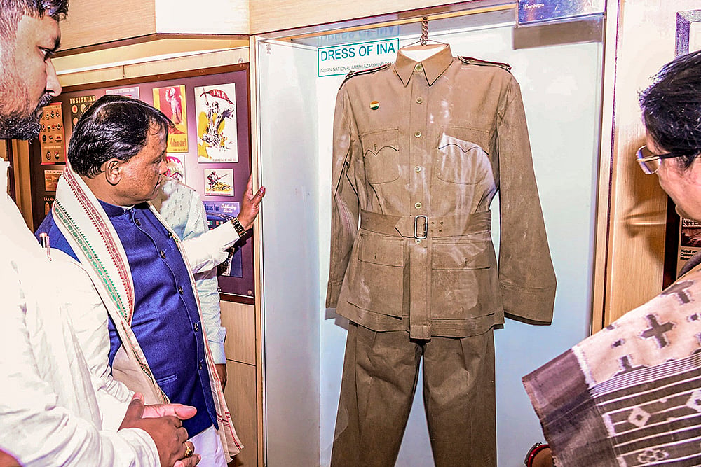 Odisha CM pays tribute to Netaji in Cuttack