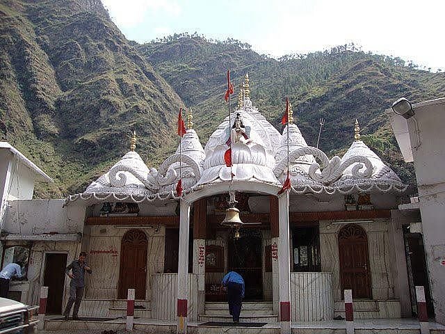 Vasant Panchami 2025: Must-Visit Saraswati Temples