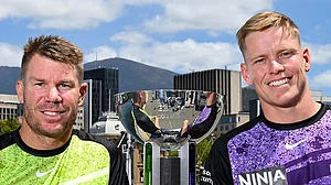 Photo: X | KFC Big Bash League : Sydney Thunder captain David Warner (L) and Hobart Hurricanes skipper Nathan Ellis with the BBL 2024-25 trophy.