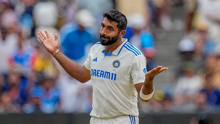 India Vs Australia, 4rd Test Day 1: India's Jasprit Bumrah celebrates the wicket of Australia's Travis Head - | Photo: AP/Asanka Brendon Ratnayake