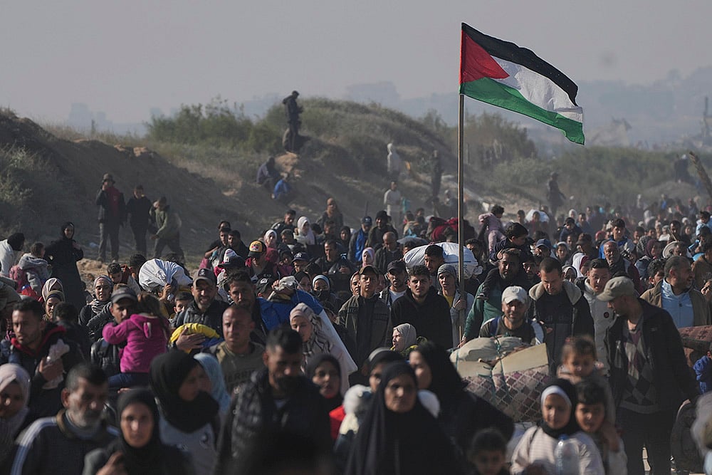 Israel Palestinians _Displaced Palestinians return to northern Gaza Strip_4