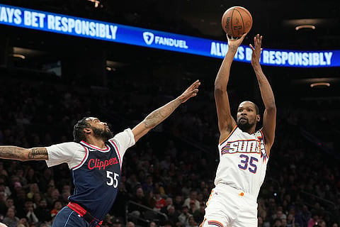 NBA 2024-25: Suns forward Kevin Durant (35) shoots over Clippers forward Derrick Jones Jr.