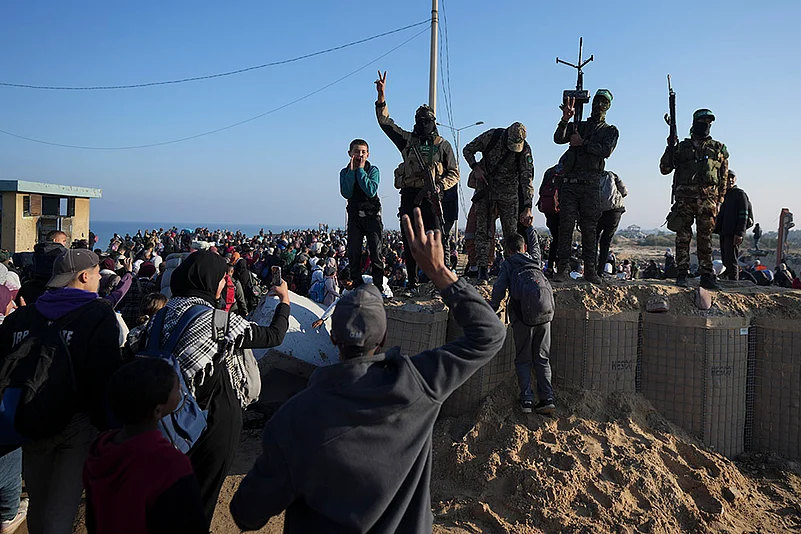Israel Palestinians _Displaced Palestinians return to northern Gaza Strip_2