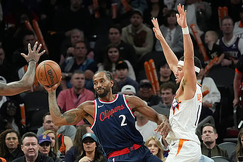 NBA 2024-25: Clippers forward Kawhi Leonard (2) passes the ball