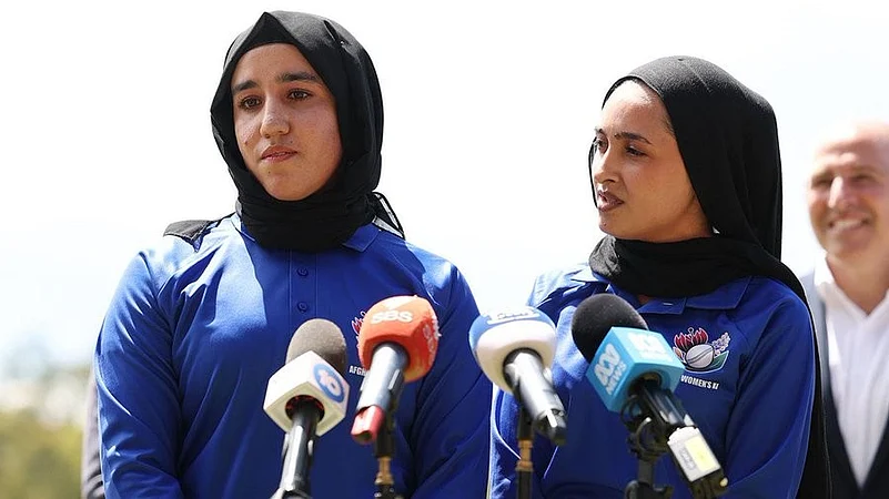 firooza amiri and nahida sapan X cricket australia