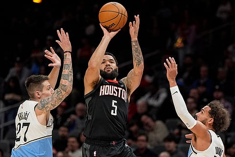 NBA 2024-25: Rockets Fred VanVleet (5) shoots against Hawks Vit Krejci