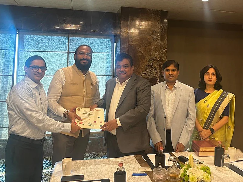 Pic Minister MB Patil with delegates from Pidilite Industries