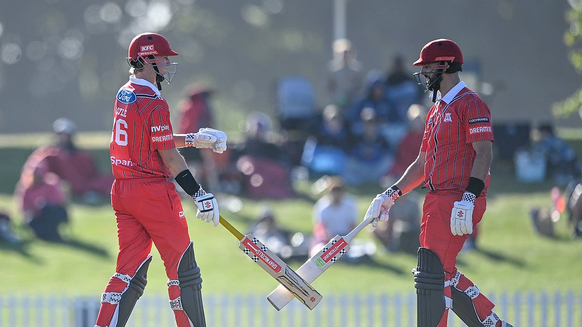 X/SuperSmashNZ : Daryl Mitchell and Matthew Boyle batting for Canterbury Kings in the Super Smash.