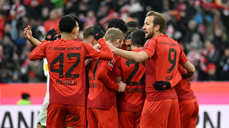 Harry Kane celebrates his goal against Holstein Kiel - null