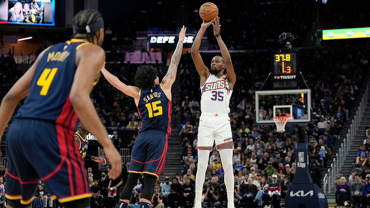 Kevin Durant shoots the ball during the Phoenix Suns' win