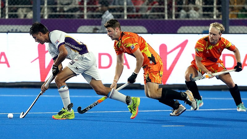 Action from the Shrachi Rarh Bengal Tigers vs Hyderabad Toofans match.