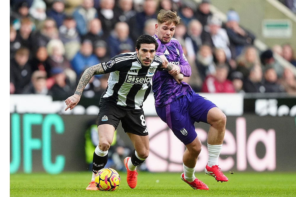 English Premier League soccer Newcastle United and Fulham photo: Sandro Tonali