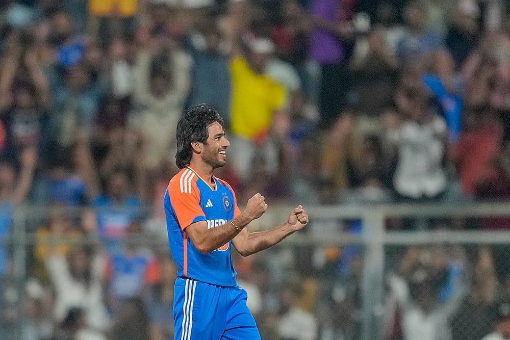 India Vs England Cricket IND vs ENG 5th T20I Photo from Mumbai: Ravi Bishnoi 