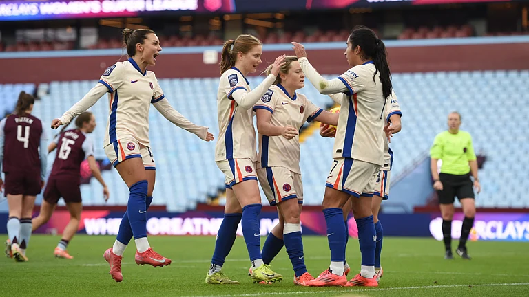 Chelsea celebrate their win over Aston Villa - null