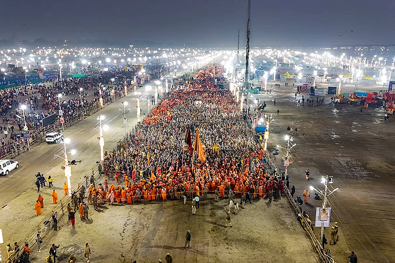 Maha Kumbh Mela 2025 Holy dip on Basant Panchami at Sangam in Prayagraj pic_10